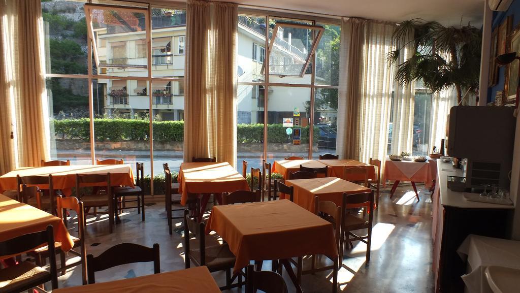 Hotel Colibri Finale Ligure Exterior foto